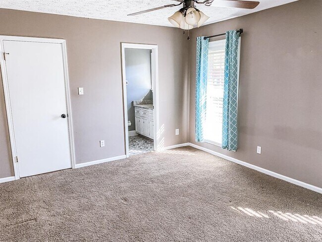 Building Photo - 122 Livingston Cir