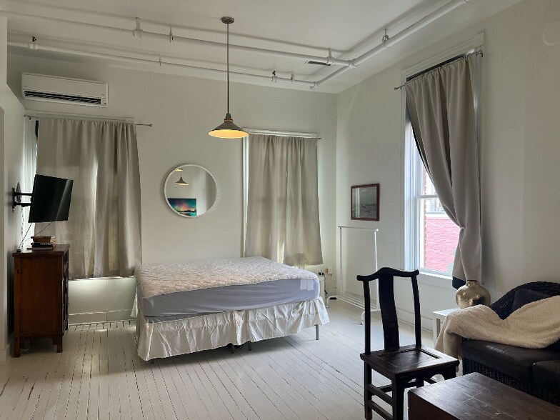 Building Photo - 108 2nd St SW