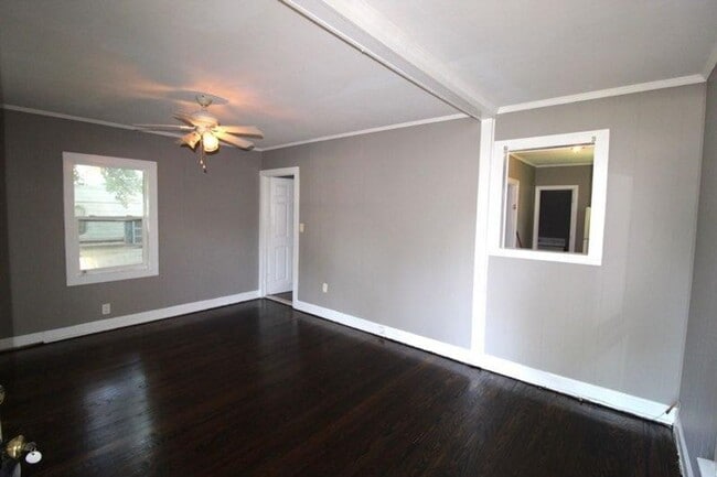 Building Photo - Charming Park Circle Bungalow
