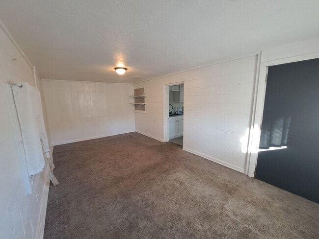 Building Photo - Recently Renovated 3BR/1BA Home!