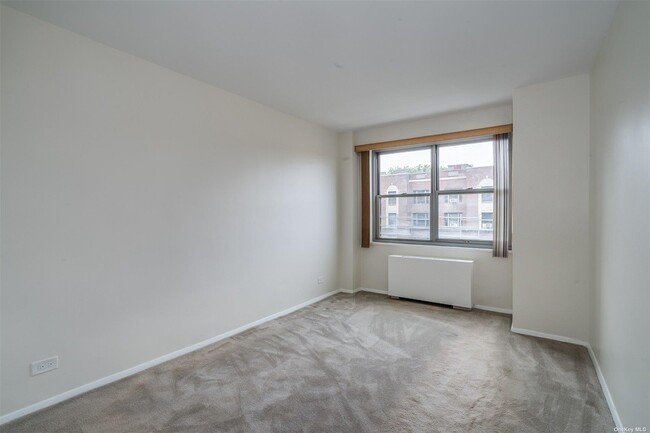 Building Photo - 175-20 Wexford Terrace
