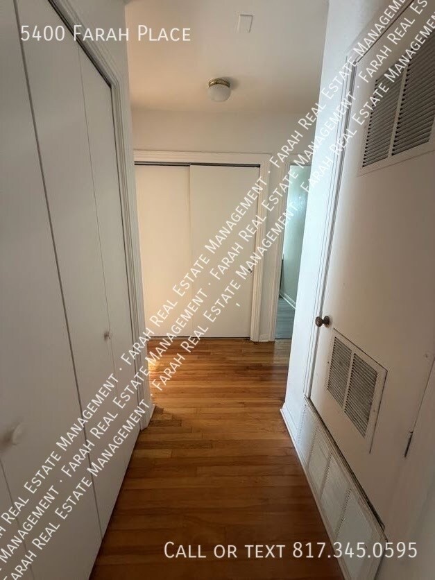 Building Photo - 5400 Farah Pl