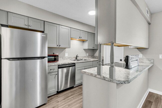 Building Photo - 3 Bedroom 1.5 Bath Town Home in North Charleston