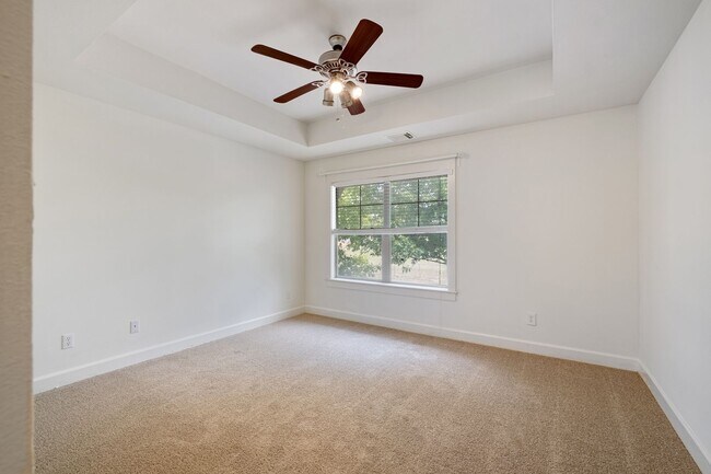 Building Photo - Beloved 3 Bedroom, 2.5 Bath Home in Brentwood