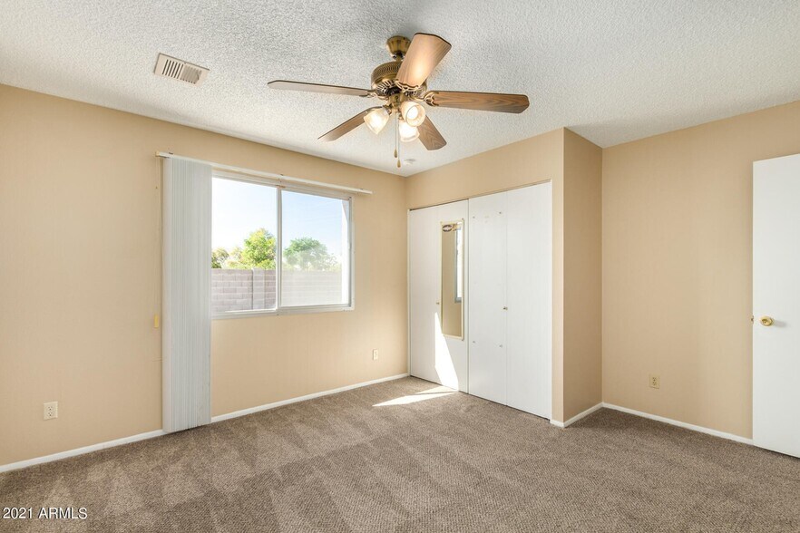 Building Photo - 3106 S Los Feliz Dr