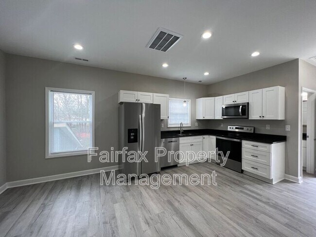 Building Photo - 2305 Owen St