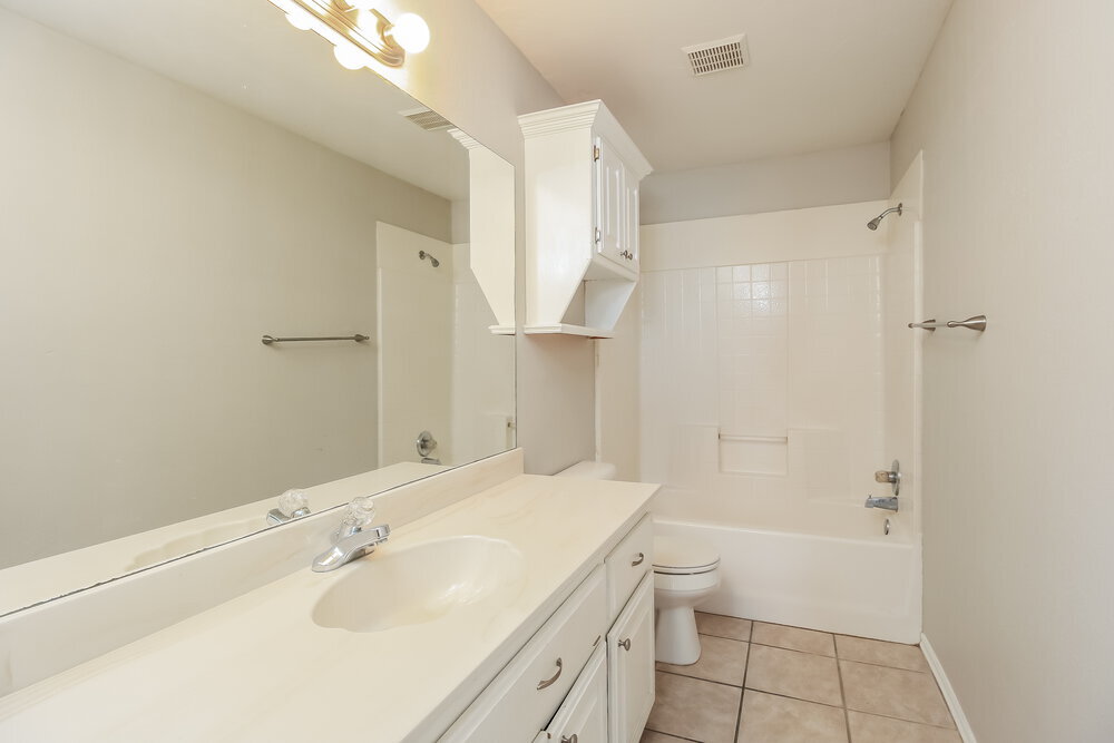 Building Photo - 600 NE 20th St