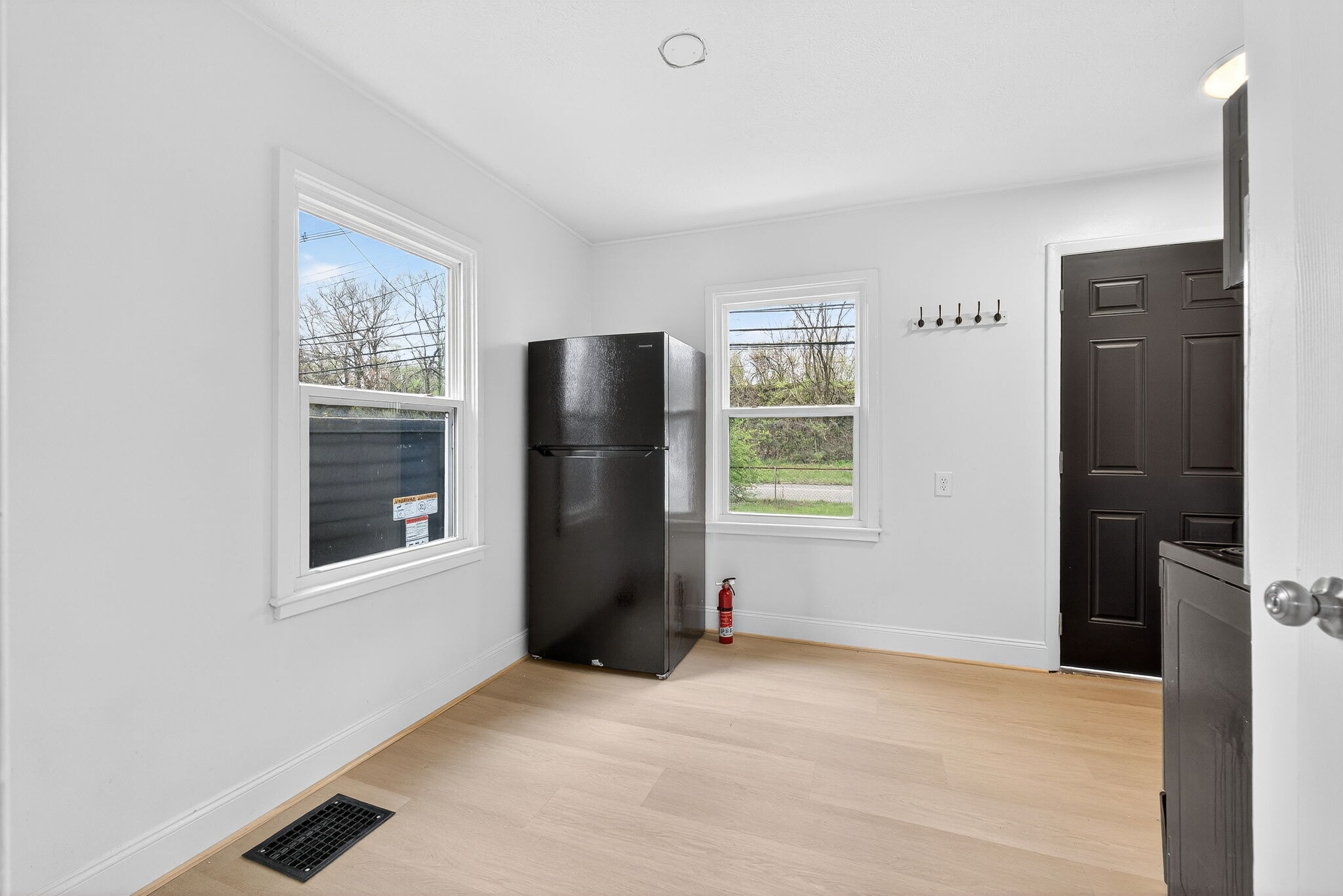 Building Photo - 849 Lyman Ave