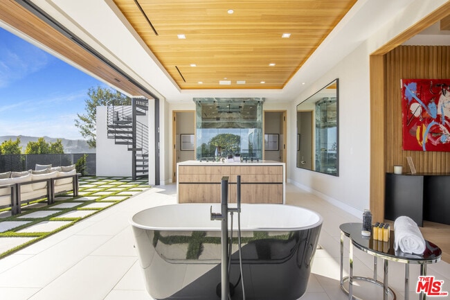 Building Photo - 1033 Somera Rd