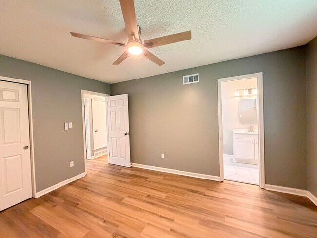 Building Photo - 3884 Kerston Dr