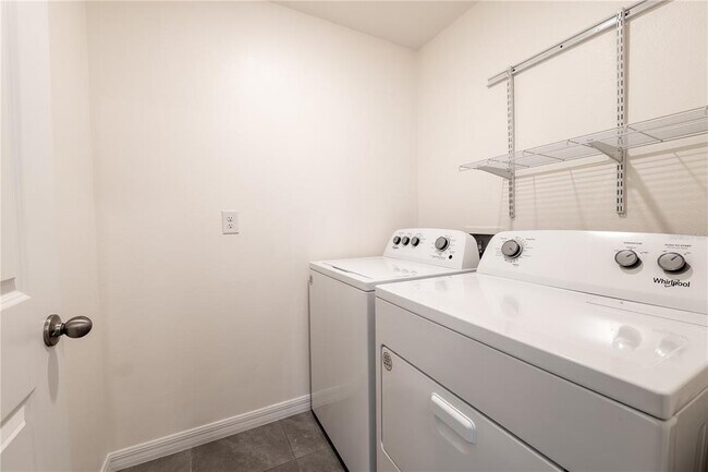 Building Photo - 11272 SE 67th Cir