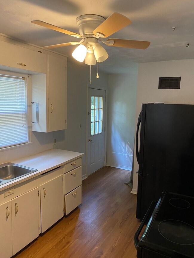 Building Photo - 3-Bedroom Home Near Phelps Grove Park!