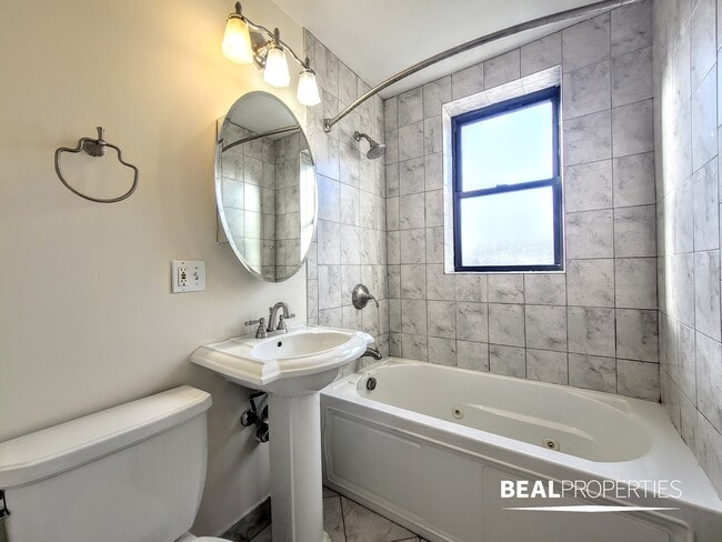 Building Photo - 744 W Addison St