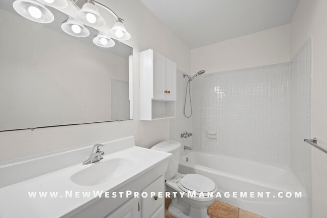 Building Photo - Renovated Pacific Beach 1 Bedroom at Pacif...