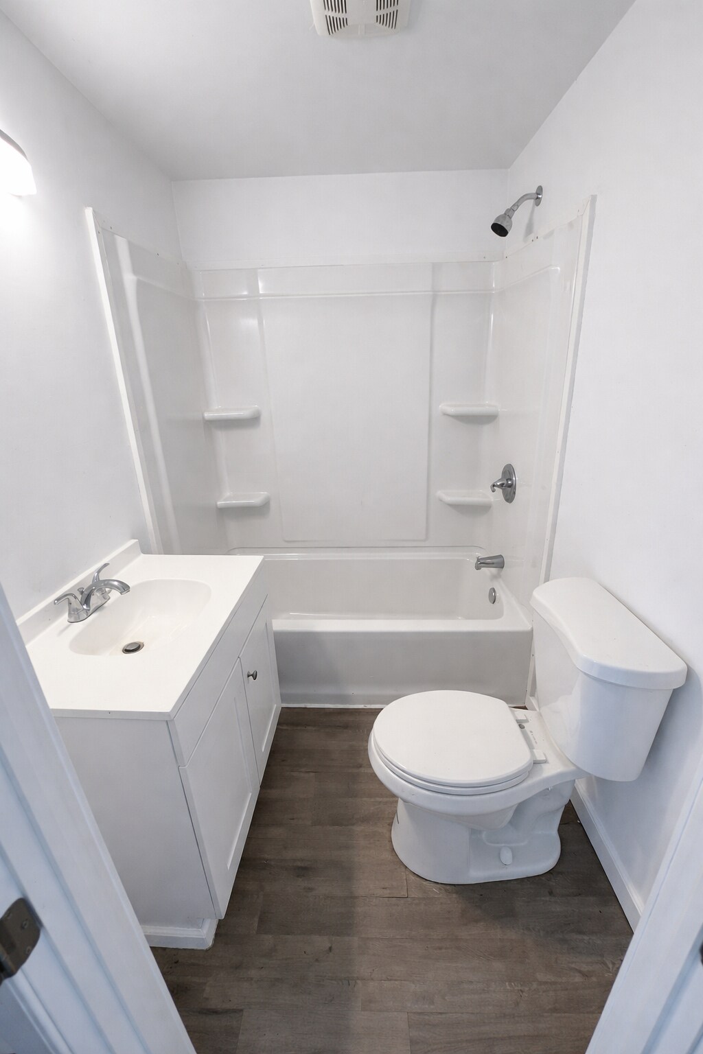 Building Photo - 100 Lake Ave