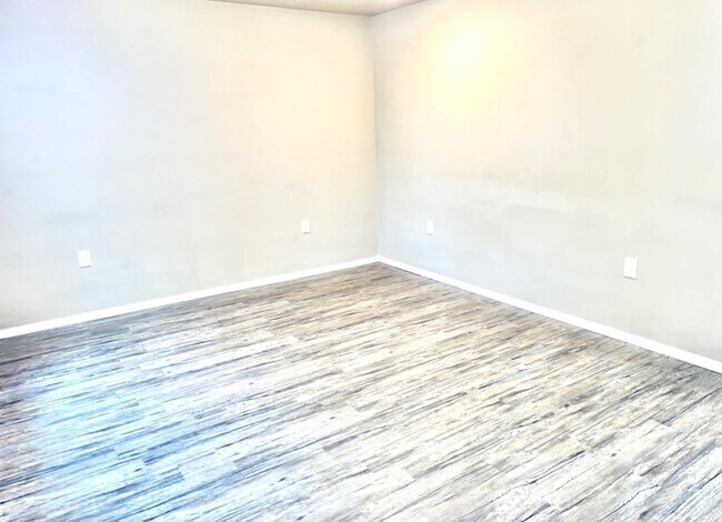 Building Photo - 2613 Globe Ave