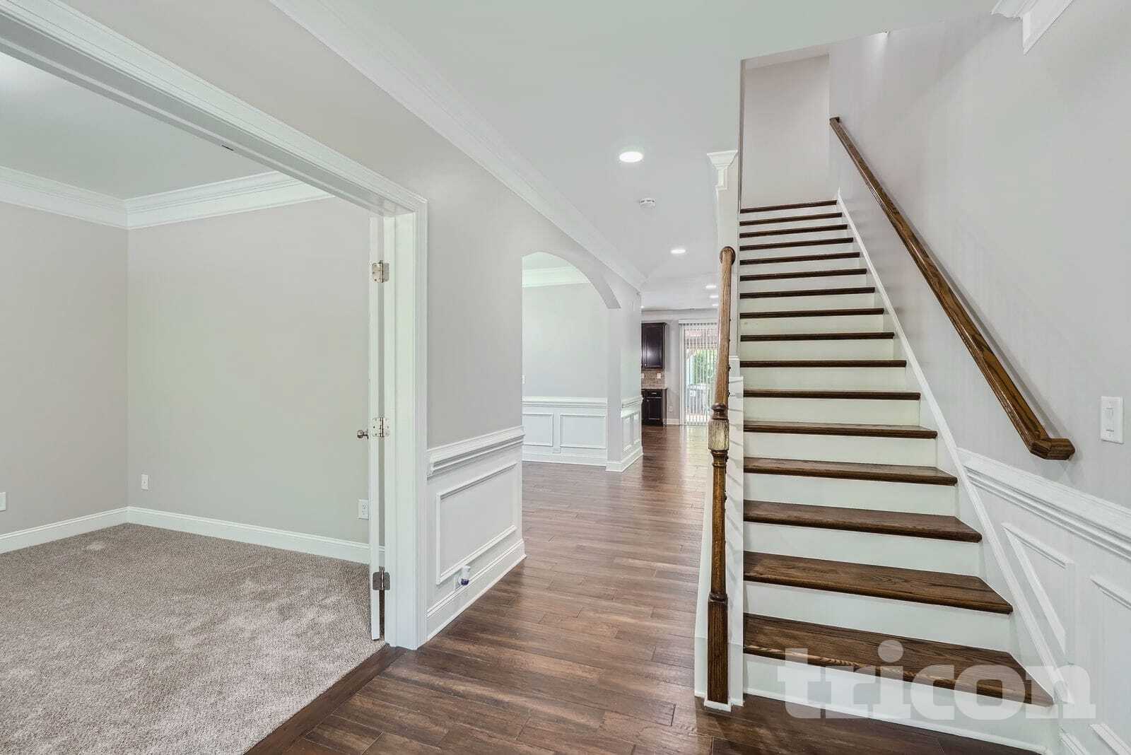 Building Photo - 6013 Hyde Park Drive