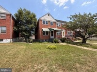 Building Photo - 2717 Creston Rd