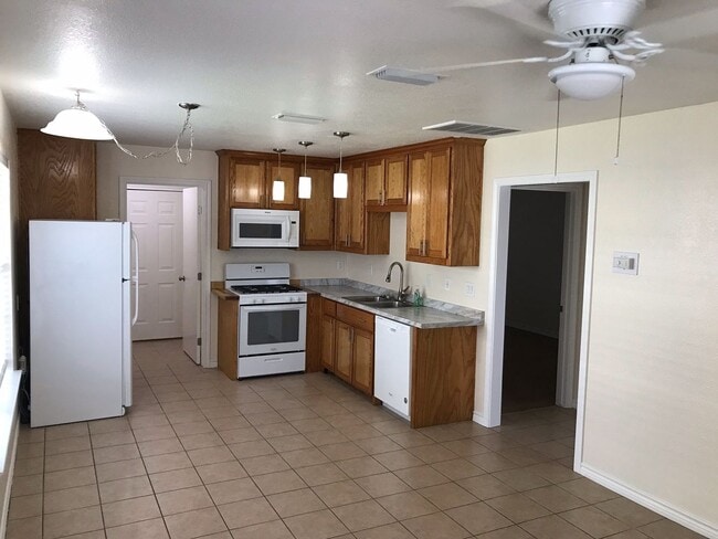 Building Photo - $1195 -Charming duplex in Pilot Point