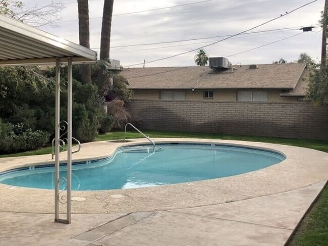 Building Photo - Remodeled 2 bedroom / 2 Full Bath
