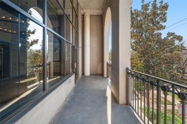 Building Photo - 1025 S Shepherd Dr