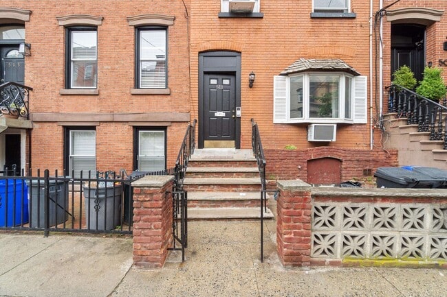 Building Photo - 511 Park Ave