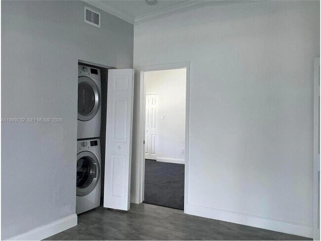 Building Photo - 3681 NE 170th St