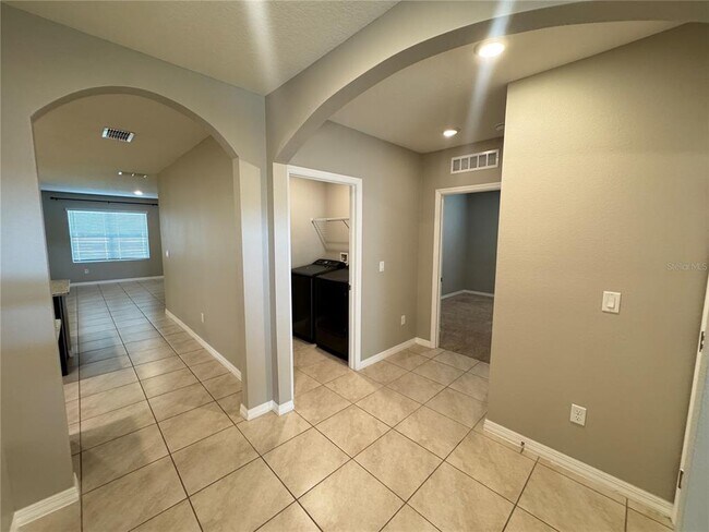 Building Photo - 404 Tanglewood Dr