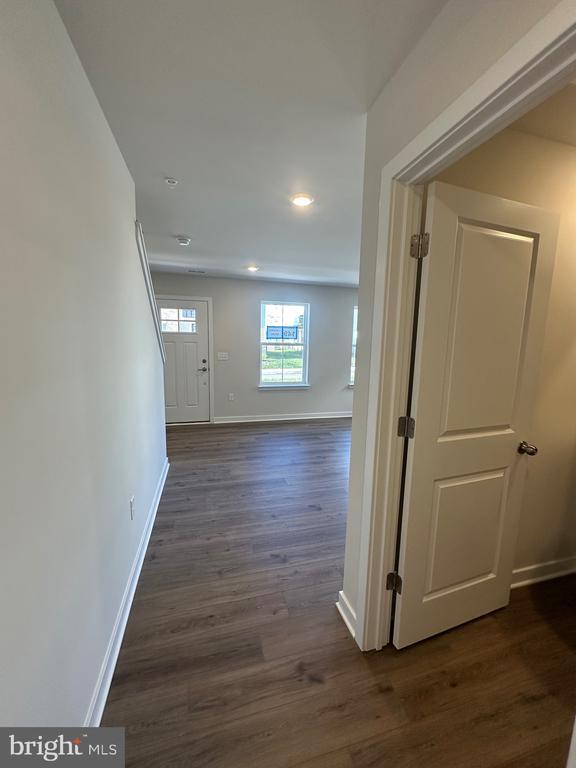 Building Photo - 33 Anderson Dr