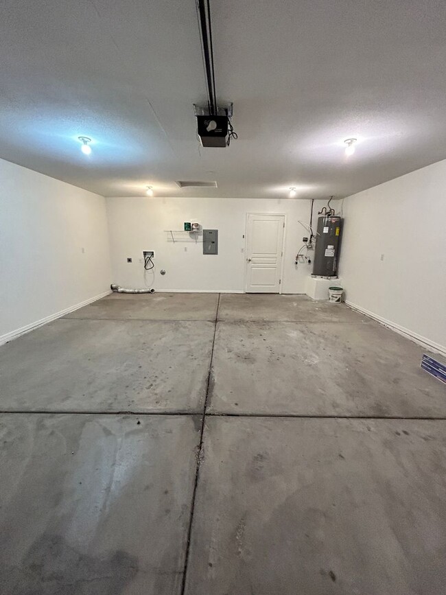 Building Photo - 3133 Applewood Dr