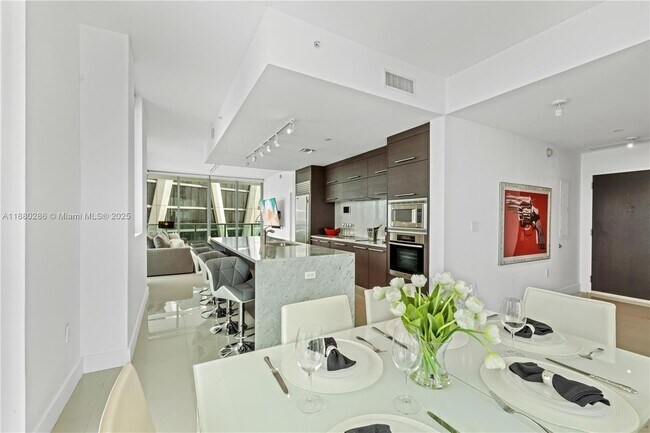 Building Photo - 900 Biscayne Blvd
