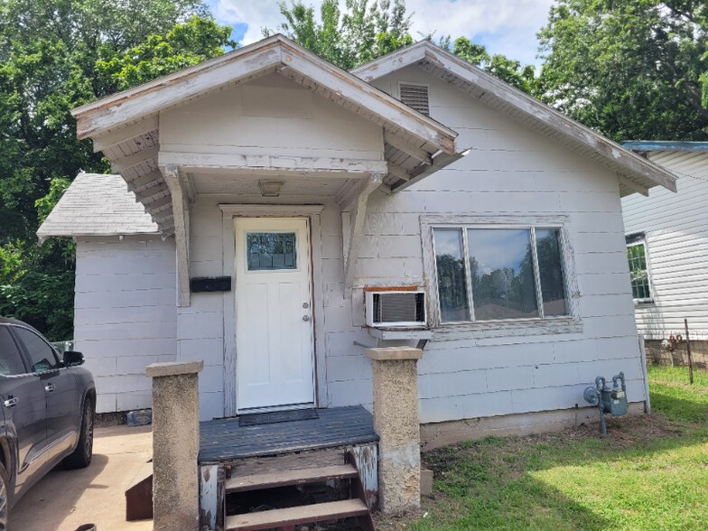 Primary Photo - 208 N Franklin Ave