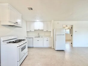 Building Photo - 579 Highland Dr