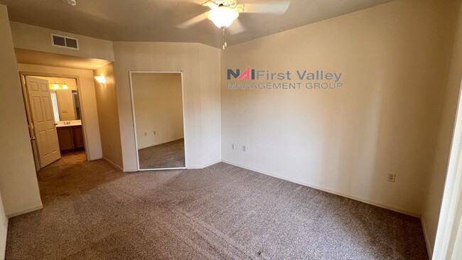 Building Photo - 2 Bedrooms, 2 Baths