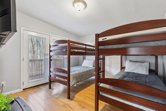 Building Photo - 1009 Sumac Ct