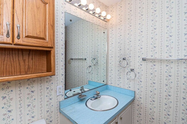 Building Photo - SPACIOUS Brick Home in Goldsboro (Wayne Memorial Drive area)