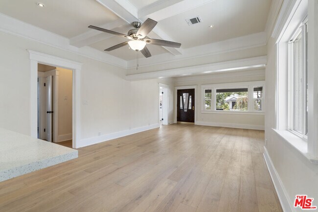 Building Photo - 1828 W 41st Pl