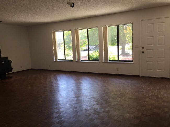 Building Photo - North Davis Home