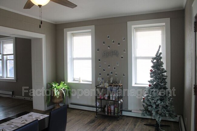 Building Photo - 130 Parsons St