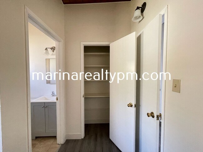 Building Photo - 1-Bedroom 1-Bath New Appliances New Carpet...