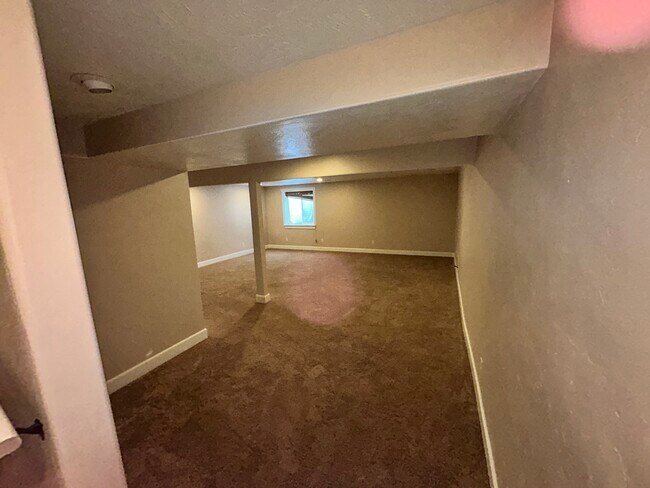 Building Photo - 1432 Falcon Dr