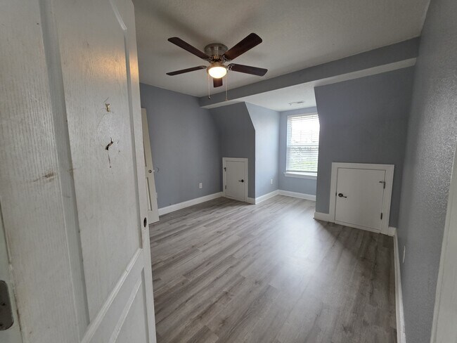 Building Photo - 4461 Leamore Square Rd