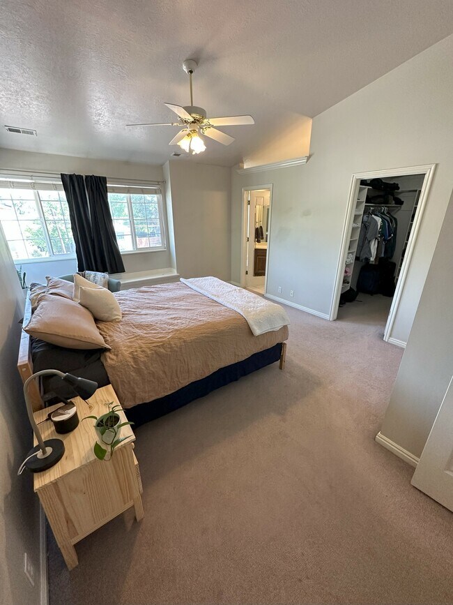 Building Photo - 776 E Scott Ave