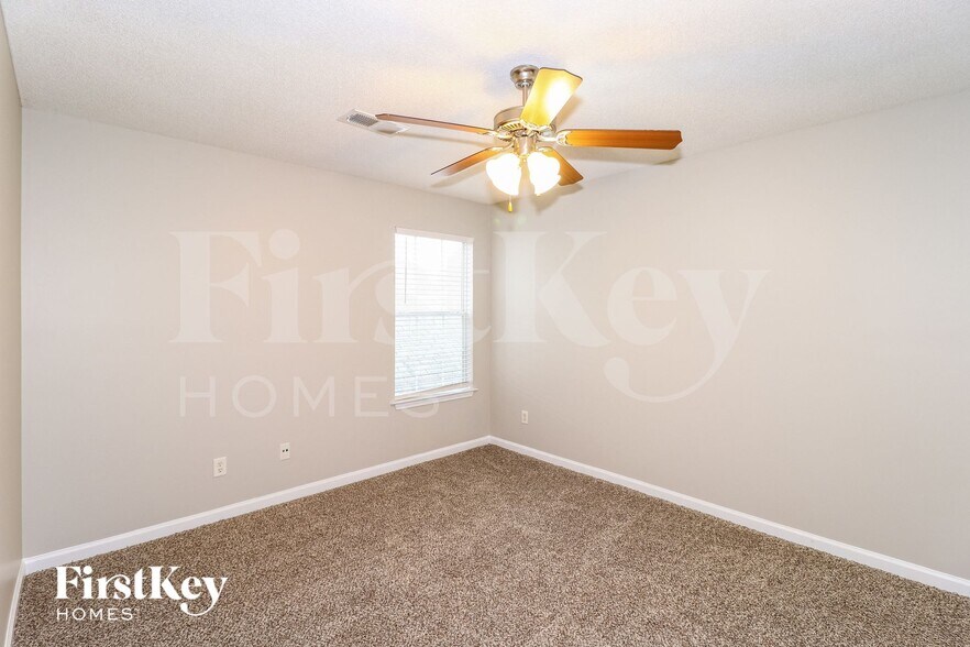 Building Photo - 8558 Shady Elm Dr