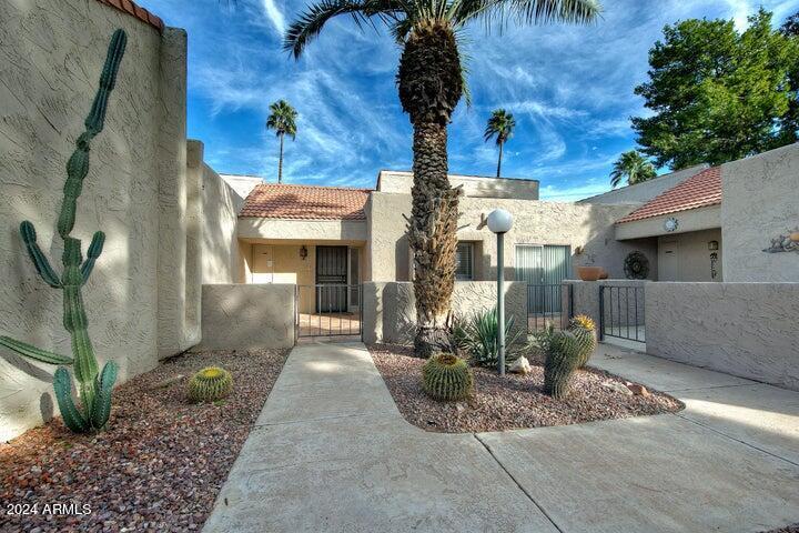 Building Photo - 7001 N Via Camello del Sur