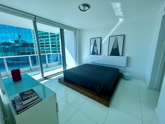 Building Photo - 200 Biscayne Blvd Way