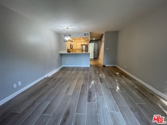 Building Photo - 7327 Willoughby Ave