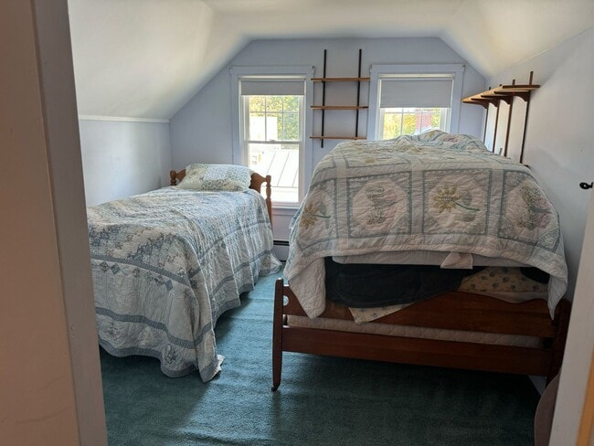 Building Photo - 5 Bedroom 2 Bathroom Home in Idyllic Neighborhood (CURRENTLY UNDER CONTRACT)