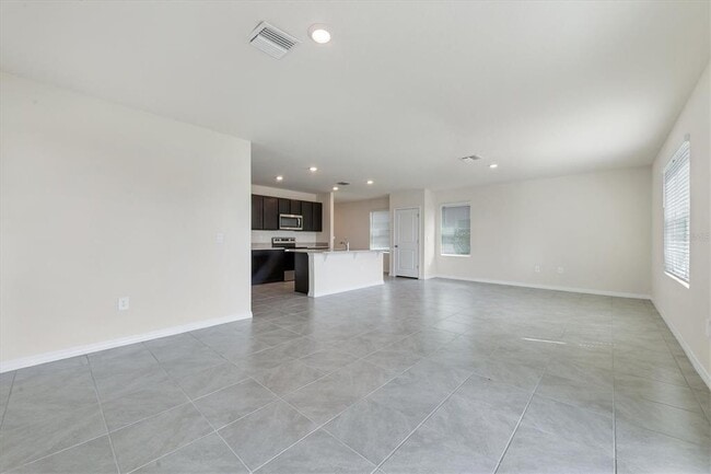 Building Photo - 3279 Hilltop Cir