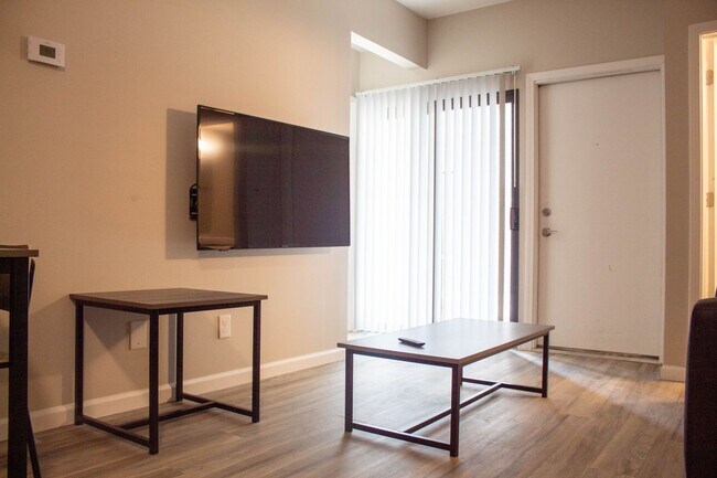 Interior Photo - 507 S 4th St